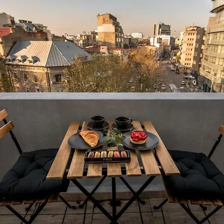 Apartment Pastel Hues - Homey Near Armeneasca