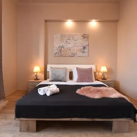 Apartment Pastel Hues - Homey Near Armeneasca