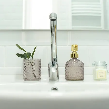 Pastel Hues - Homey Near Armeneasca Apartment Bucharest