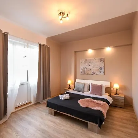 Pastel Hues - Homey Near Armeneasca Bucharest