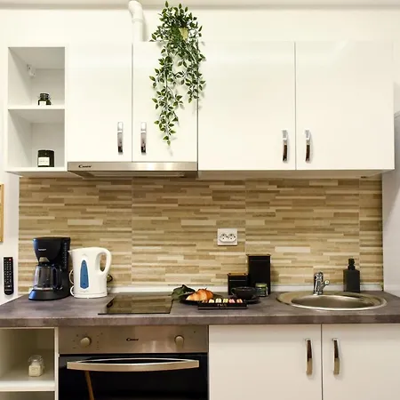 Pastel Hues - Homey Near Armeneasca Apartment *