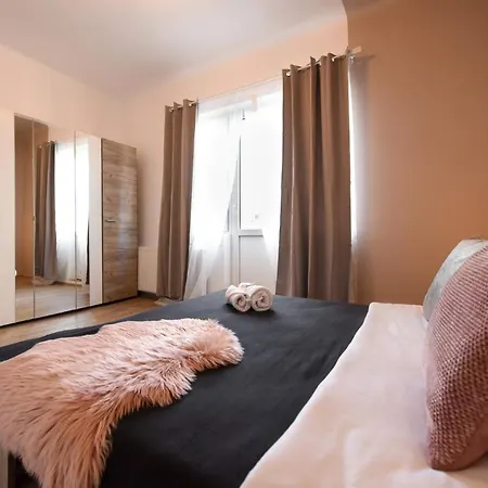 Pastel Hues - Homey Near Armeneasca Apartment