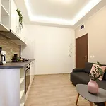 Pastel Hues - Homey Near Armeneasca 公寓